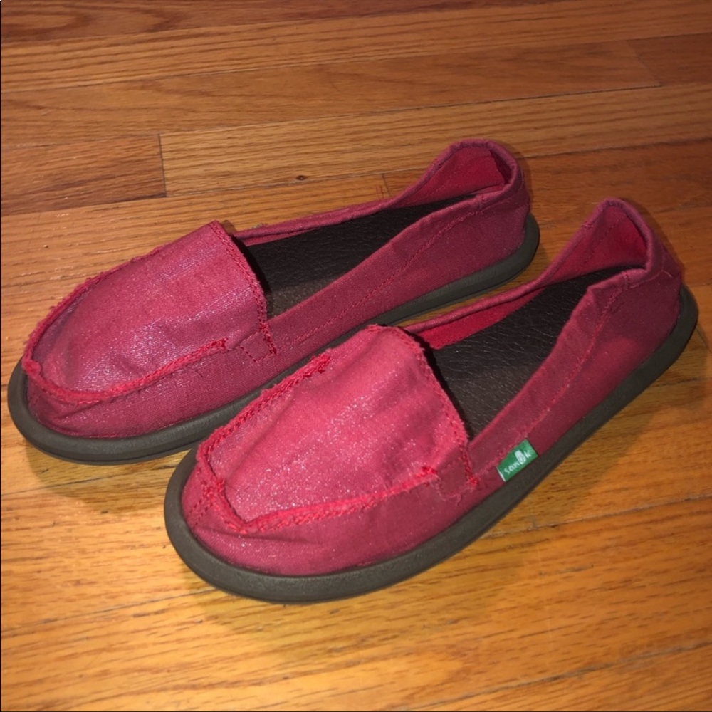 Sanuk sidewalk surfers